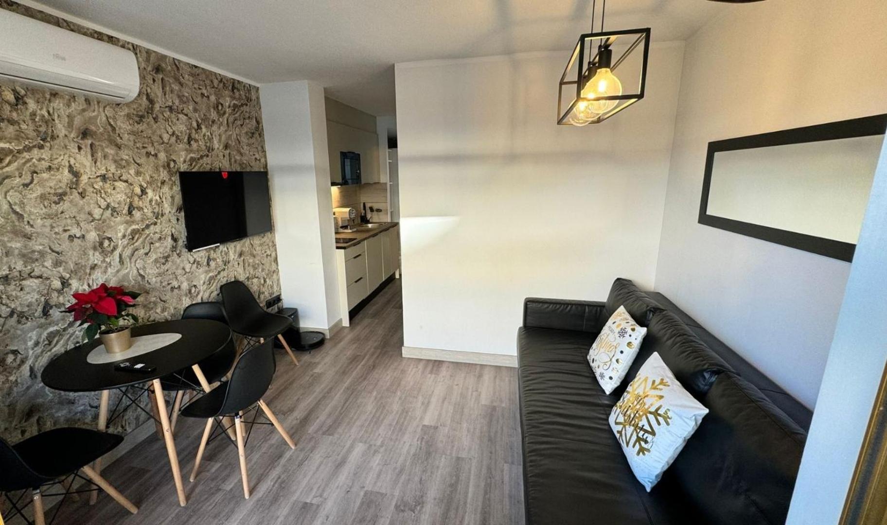 A Estrenar Preciosos Apartamentos Aparthotel Inter2, New Apartments Ln Aparthotel 12 Months Open! Self Check In! Reserva Garaje! ซาลอว์ ภายนอก รูปภาพ